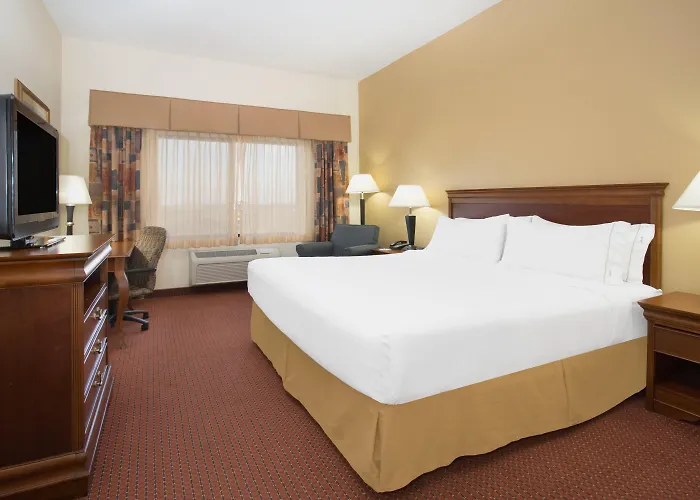 Top Las Vegas Hotels Offering Luxury Indoor Pools