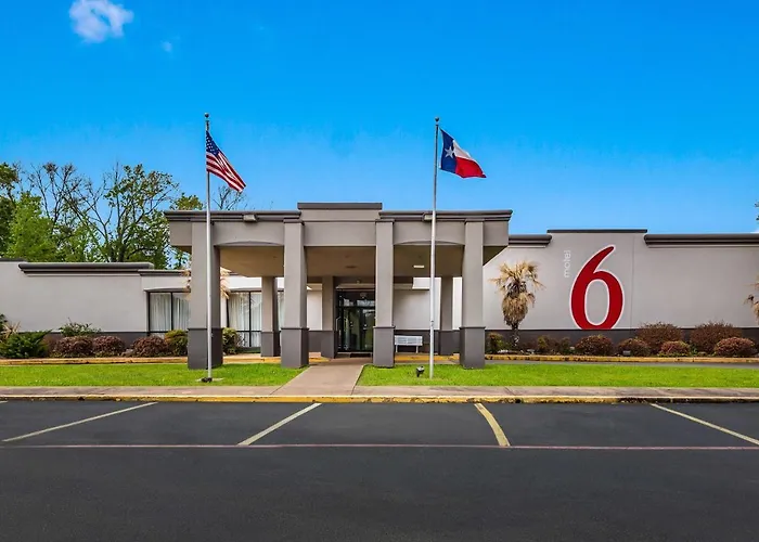 Discover the Best Hotels Close to Henderson Beach State Park