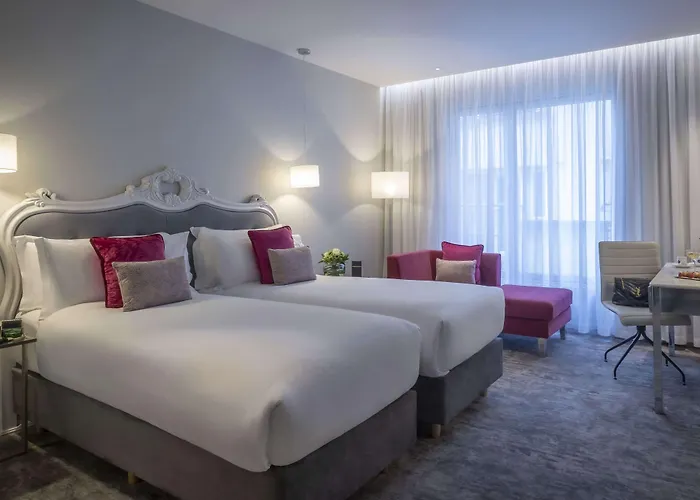 Best Hotels Near Temple Bar for Authentic Experience
