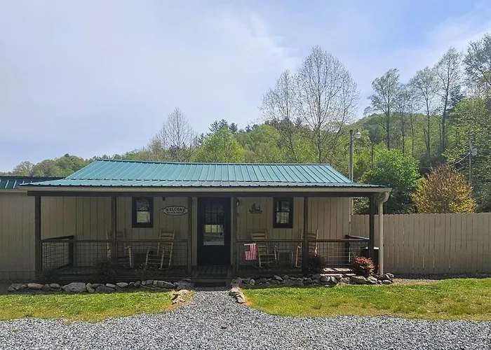 Discover Your Ideal Stay at Hotels Near Iron Mountain Hot Springs