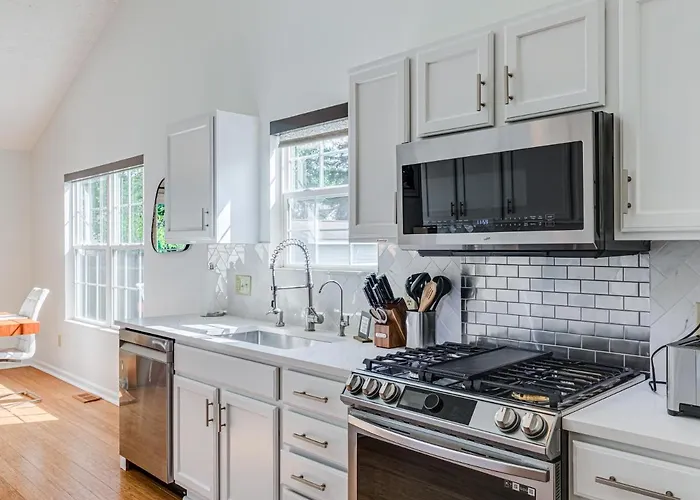 Top Hotels in Cuyahoga Falls, Ohio