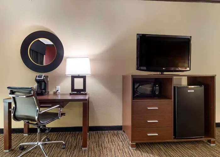 Best Hotels Near York Expo Center