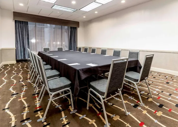 Top Hotels Close to Downtown Tulsa