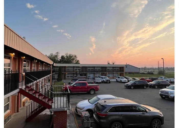 Top Hotels Near Devils Lake for Nature Getaway