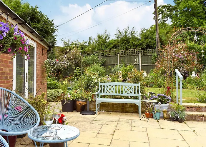 Top Hotels Near Barham Crematorium