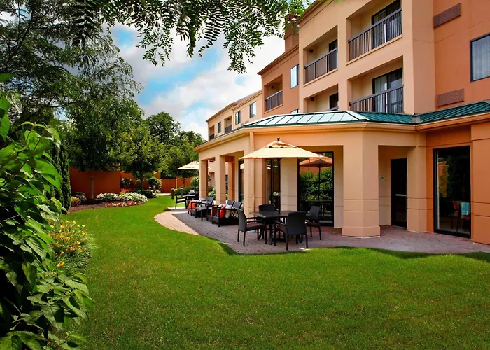 Top Hotels Near Prudential Center in Newark