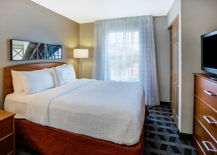 Top Livonia Hotels for Memorable Stays