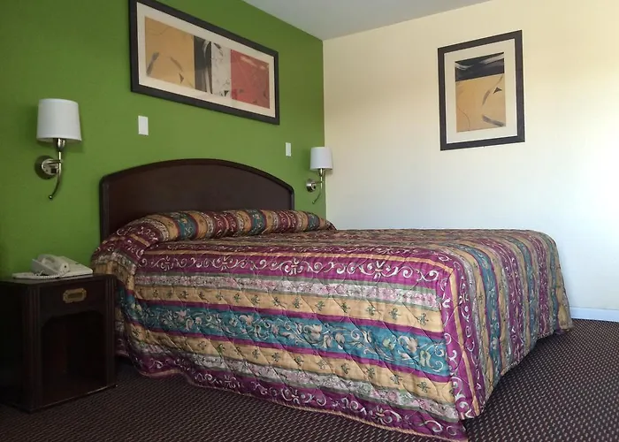 Best Old Las Vegas Hotels Oozing Charm