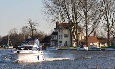 The Beauchamp Arms on the river Yare