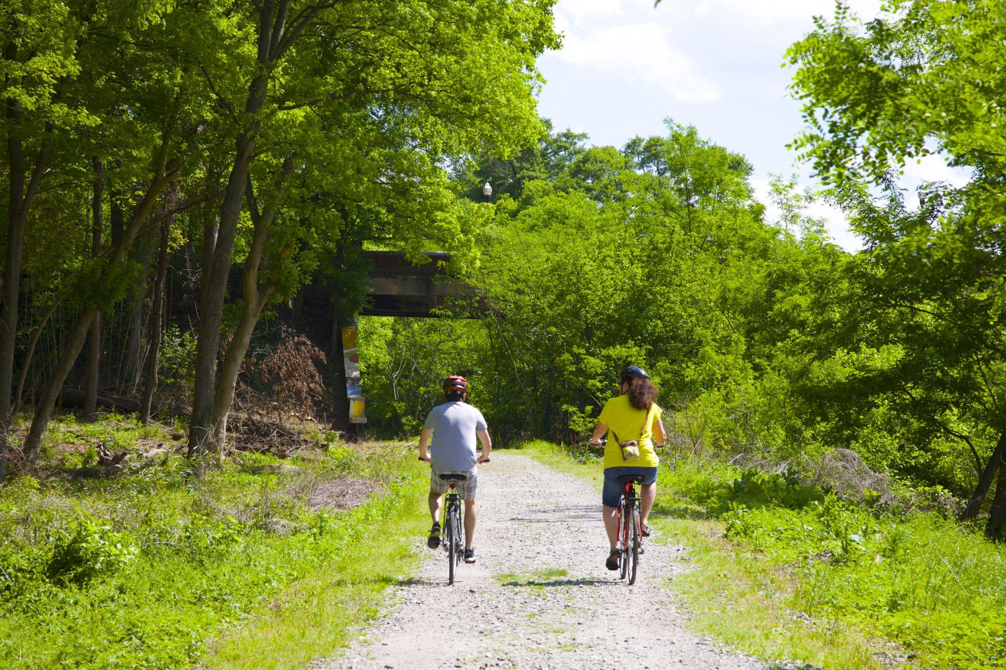Niente batte un giro in bicicletta lungo la più grande via verde della città, l’Atlanta BeltLine © Barry Winiker/Getty Images
