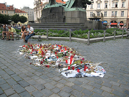 Trash put on the ground by people who are stupid Trash put on the ground by people who are stupid